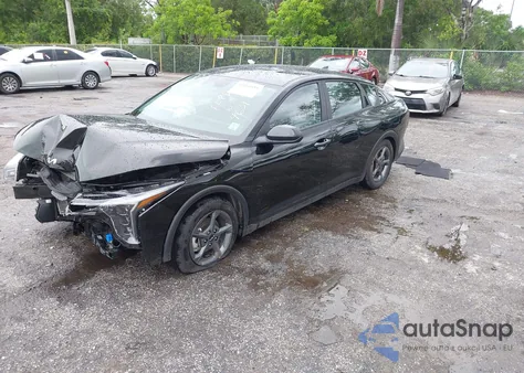 2025 Kia K4 Lxs z USA, uszkodzony, nr VIN 3KPFT4DE8SE046331